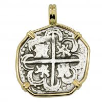 Spanish King Philip II two reales dated 1590 in 14k gold pendant.